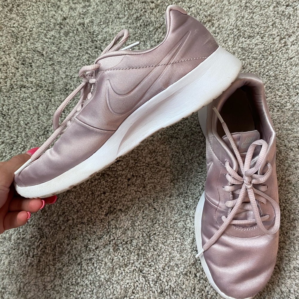 Nike Tennis Shoes